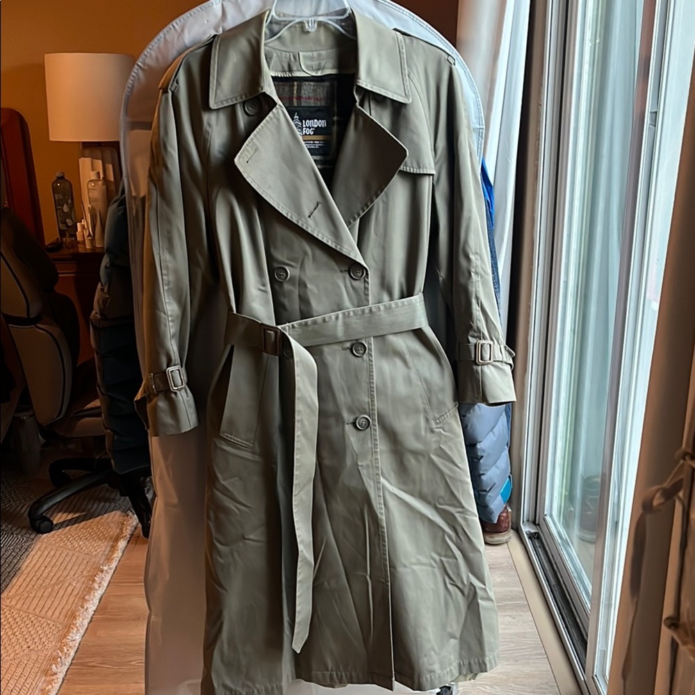 Classic London Fog Khaki Plaid lined Trench Coat